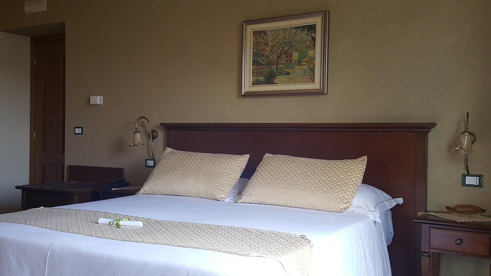 Antico Borgo Petralia Guest House Дзаферана Етнеа Стая снимка