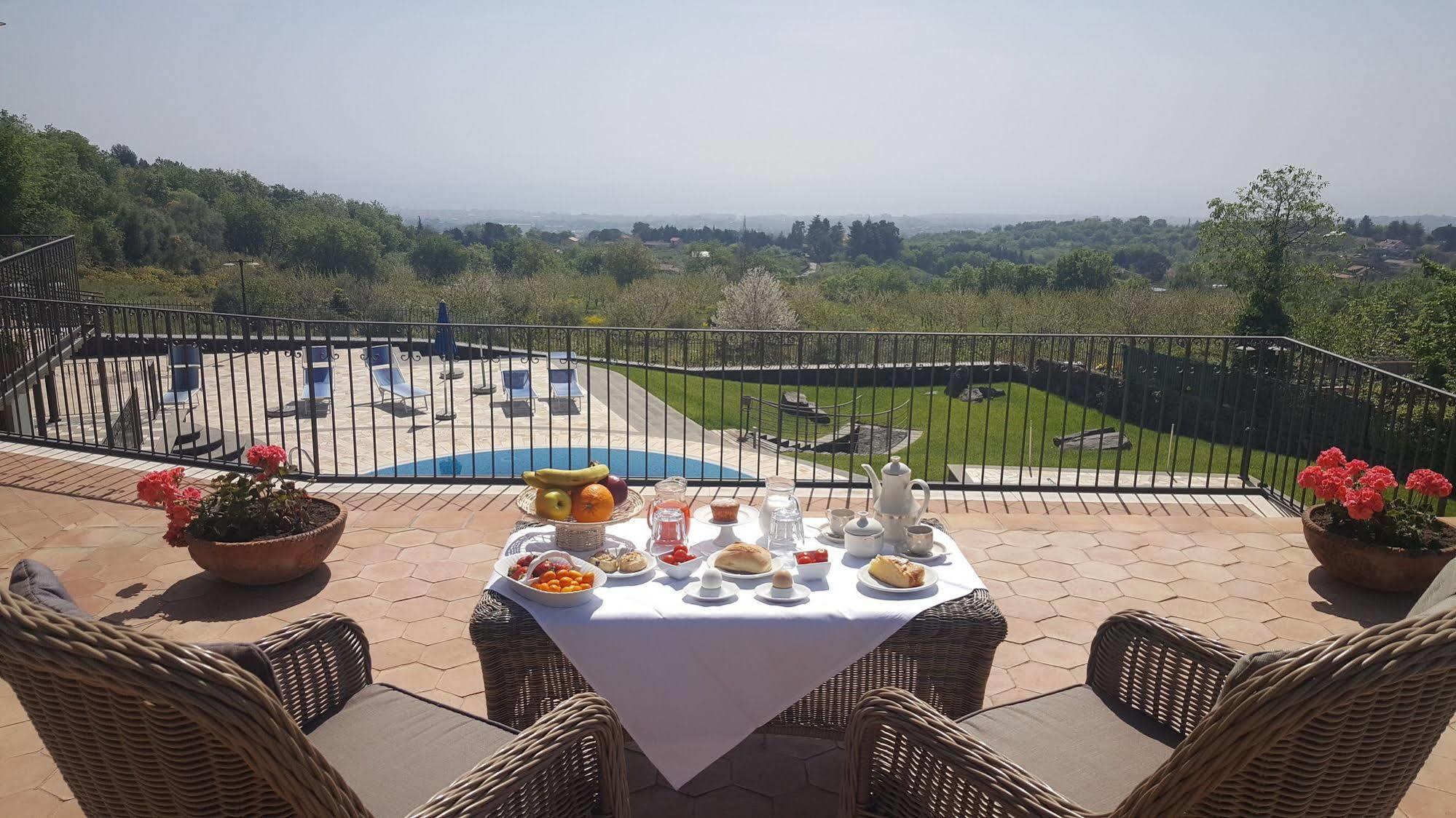 Antico Borgo Petralia Guest House Дзаферана Етнеа Екстериор снимка