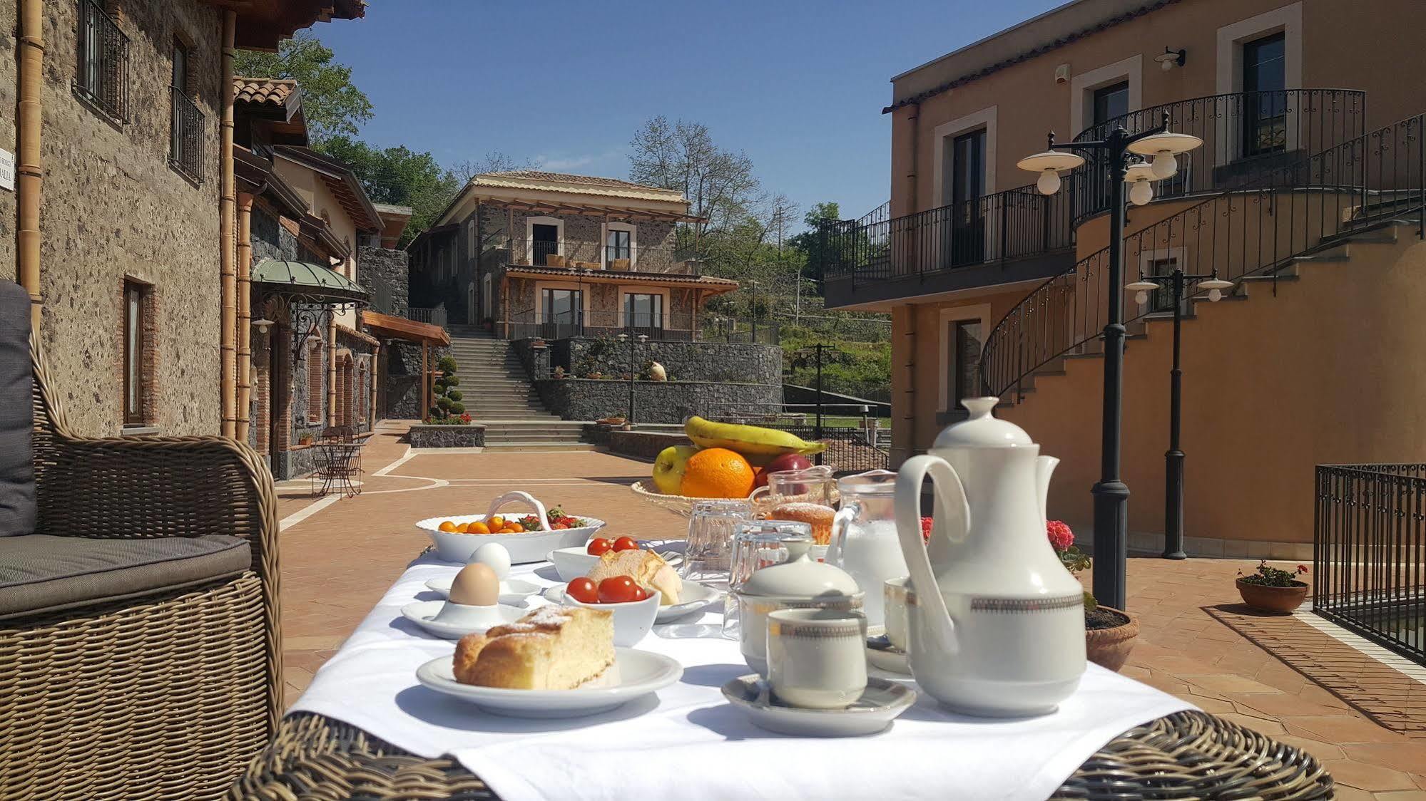 Antico Borgo Petralia Guest House Дзаферана Етнеа Екстериор снимка